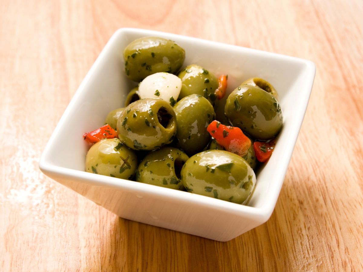 Cómo aliñar aceitunas verdes en casa